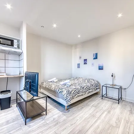 Le Rayon Neuf & Cosy - Gare Parilly Apartment